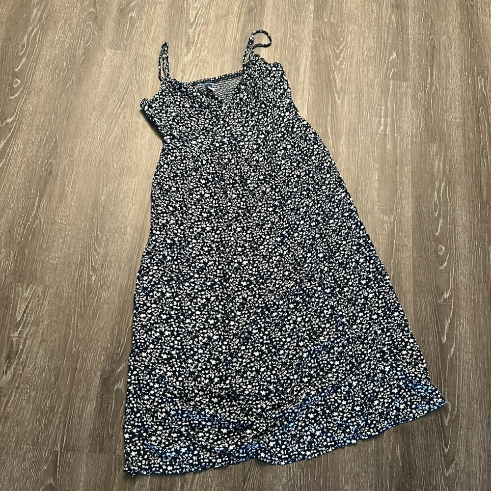 Old Navy floral dress. Size Medium Long